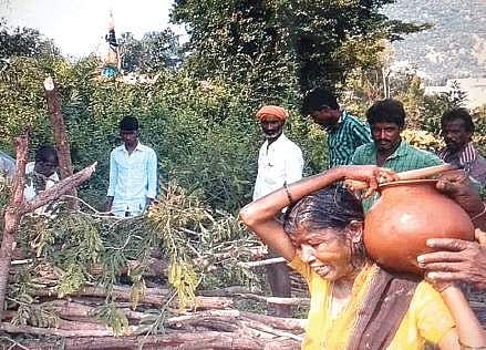 A bereaved Narayanamma performing the last rites of her husband as her children couldn’t reach the place in Tekkali of Srikakulam district on Thursday | Express