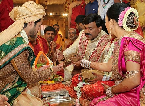 Gali Janardhan Reddy participates in a wedding ritual with his daughter. (EPS | Nagaraja Gadekal)