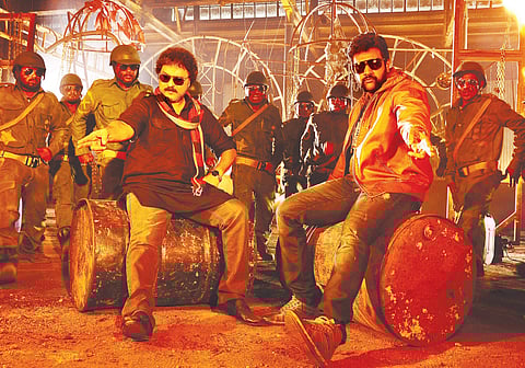 A still from Seizer starring  Ravichandran and Chiranjeevi Sarja