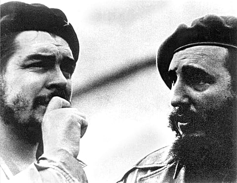 Photo taken in the 60s of Fidel Castro, then Cuban Prime Minister (R) while talking with Argentine guerrilla leader Ernesto Che Guevara. (AFP)