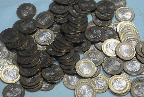 Banks giving coins in exchange of big notes in Hyderabad on Tuesday | Sayantan Ghosh