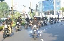 Students of Thiruvananthapuram Medical College take out a bike rally from Kowdiar to Shanghumugham to create awareness on wearing helmet on Sunday | Express