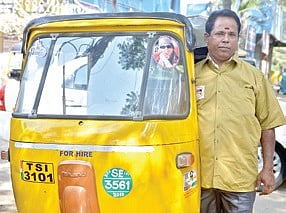 Going Out of Way to Save Client, Auto Driver Plays Good Samaritan