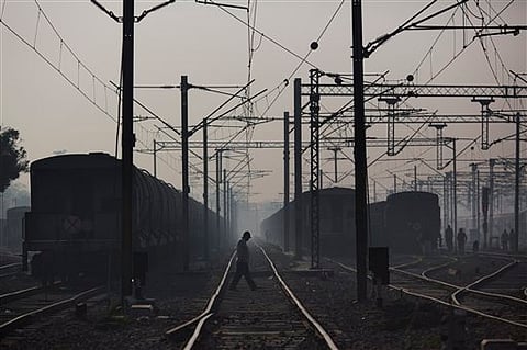 Woman caught stealing toilet seats, wash basins from train