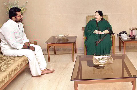 Sarathkumar Calls on Jaya, Patches Up with AIADMK