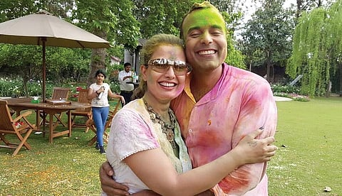 Delhi Immerses in Hues of Happiness