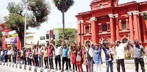 Karnataka Artists Hug Venkatappa Art Gallery, Fight Bid to Privatise It