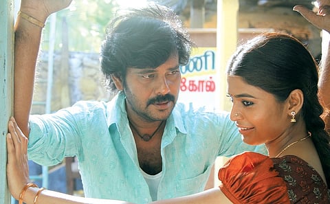 Engitta Modathey Shows Kamal-Rajini's Fan Frenzy in the 80s