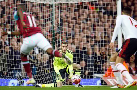 United’s goalkeeper David de Gea makes a save during the English FA Cup quarterfinal replay soccer match between West Ham and Manchester United at Boleyn Ground stadium in London, Wednesday, April 13, 2016. | AP
