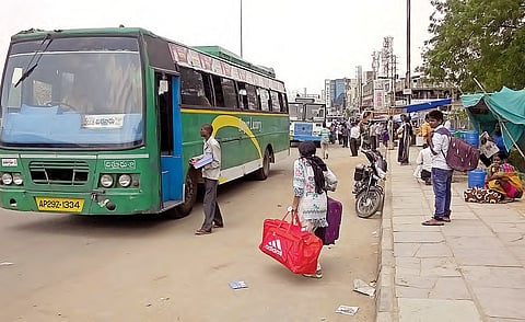 Passengers put to hardship with no facilities at Aram Ghar bus station