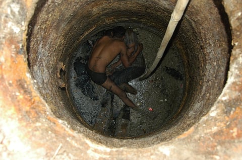 On the Occasion of Labour Day, Two Labourers Found Dead in Manhole in Hyderabad 