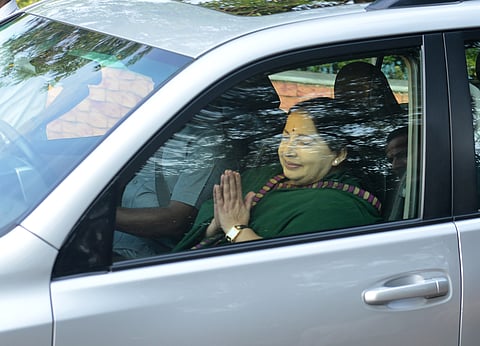 Jayalalithaa arrives at Raj Bhavan to meet Governor (R Satish Babu | EPS)