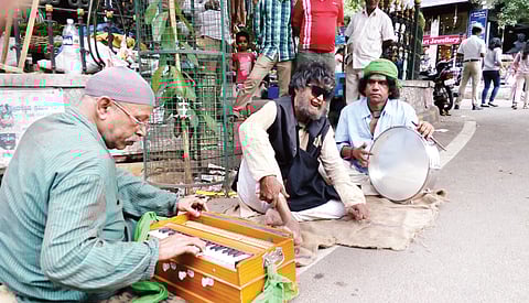 Sharan disguised as a beggar collected Rs 128