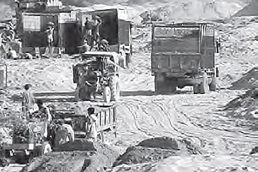 Illegal sand mining rampant in  Karimnagar