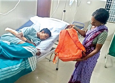 Pachaiyappa and Presidency college gangs fight with sickles on EMU train