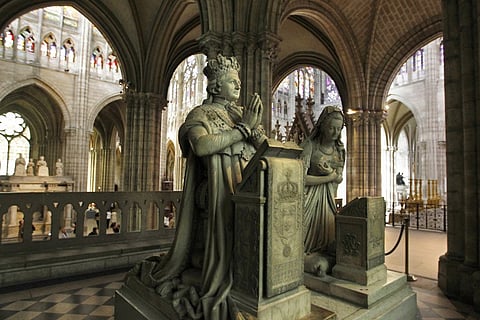 A picture taken on October 7, 2010 shows the memorial built in 1830 to King Louis XVI (L) and Queen Marie-Antoinette in the basilica of Saint-Denis, outside Paris. The church is the burial place of the French Kings, nearly every king from the 10th to the 