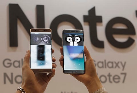 Models display the iris scanner features of the Samsung Electronics Co's Galaxy Note 7 smartphones during one of its launch event in the Asia Pacific region(Photo|AP)