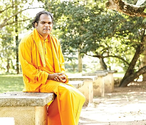 The barrierless altar