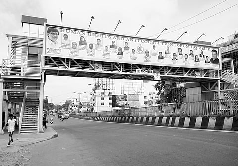 Medians get people to take skywalks