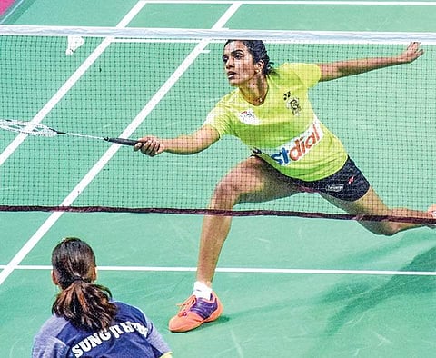 Chennai Smashers’ PV Sindhu hits a return on Tuesday| JITHENDRA M