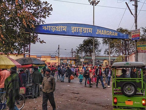 Commuters rush out of Jhargram railway station in Paschim Medinipur district on Monday after the evening train from Kharagpur reaches its destination. (EPS | Aishik Chanda)