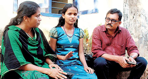 Vishnu Priya with her teachers at the Youth Festival venue | T K  Swaroop