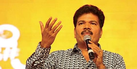 Shankar all praise for Dhuruvangal Pathinaaru