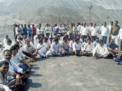 Peddampeta and Mangalapally villagers protest for R&R package at OCP-3 in Peddapally district on Tuesday | Express photo