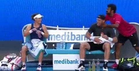 Leander Paes vented out his frustration by trying to throttle Sam Groth with his bare hands. (Screenshot from Australian Open Twitter)
