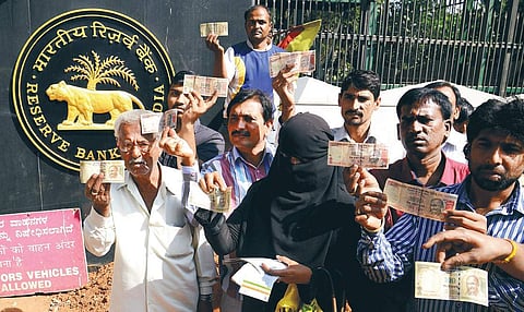 People with the demonetised notes were denied exchange at the regional office of the Reserve Bank of India (RBI) on Nrupathunga Road, Bengaluru |  (Pushkar V | EPS)