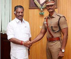 Tiruchy Deputy Commissioner A Mayilvaganan  with chief minister O Panneerselvam. (EPS)