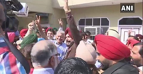 Congress workers celebrating in Gurdaspur (ANI Twitter)