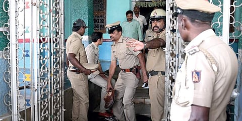 Policemen deployed at Muddevanavara Veera Simhasana Samsthan Mutt at Hunasamaranahalli village in Chikkajala Hobli, on the outskirts of Bengaluru on Thursday | Pushkar V