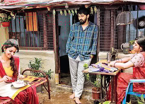 A still from Meyaadha MAAN