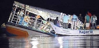 ) Rescue operations at the scene of the tragedy in Pavithra Sangamam near Vijayawada on Sunday; rescue workers light up the spot to locate survivors