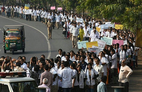 Around 50,000 doctors in private hospitals in Karnataka are ‘abstaining from duties’ to protest against the proposed provisions in the soon to be tabled Private Medical Establishments (amendment) bill. (Photo: EPS)