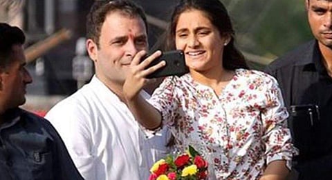 A girl got aboard the van of Congress vice president Rahul Gandhi and clicked selfies with him during his road show in Bharuch in south Gujarat (Photo | Twitter/Kailash Wagh)