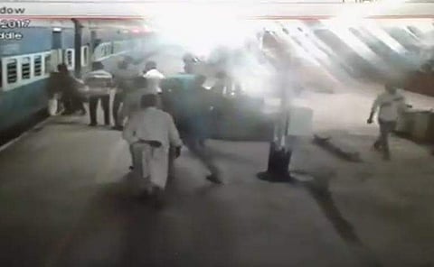 The officials have appreciated the constable for his timely response. | Youtube Screengrab