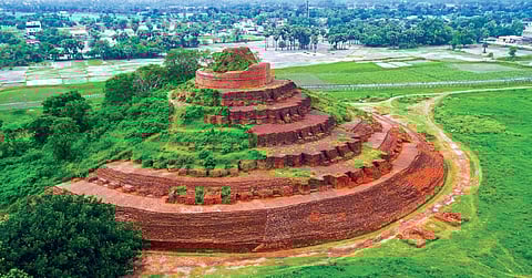 In the tiny town of Kesaria in the East Champaran district lies the tallest Buddhist monument in the world, The six-storeyed stupa