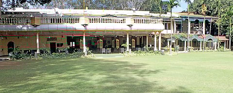 1. The club, which is over hundred years old, sits pretty amid the greenery, in the south-western part of Cubbon Park