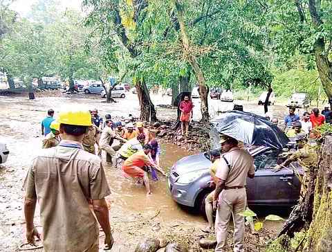The police and the Fire and Rescue Services personnel shifting the vehicles of pilgrims at Pampa-Triveni to safer places on Thursday
