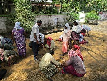 dummy parking near schools to pick-up their children causes traffic congePic   Albin Mathew