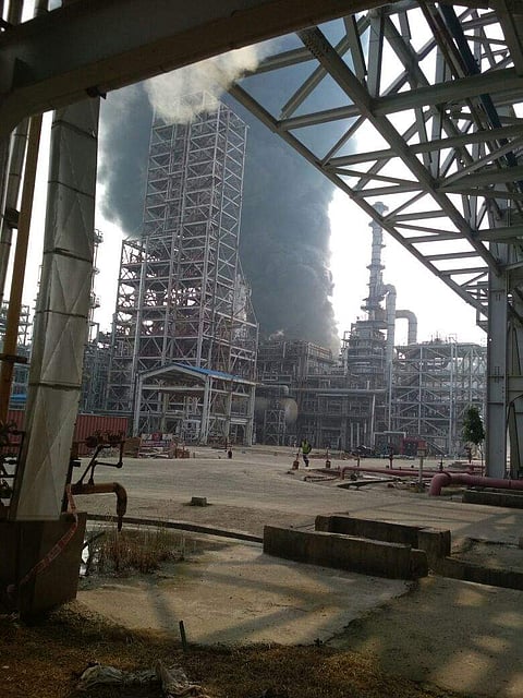 Smoke emanating from the INDMAX Unit of Paradip Refinery. EPS