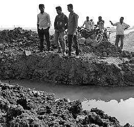 Irate farmers dig up road, communication paralysed