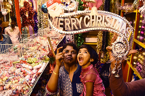 With only a few days left for Christmas, a mother and her child shop for the festival in Chennai. (EPS | Ashwin Prasath)