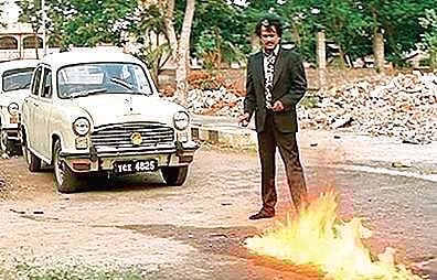 A scene from  Annamalai (1992)