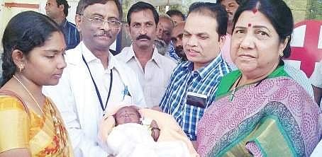 Women’s panel chief N Rajakumari with the infant at Guntur GGH | Express