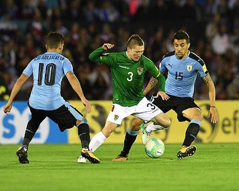 Bolivia's Alejandro Chumacero (C) vies for the ball with Uruguay's Matias Vecino (R) and Giorgian De Arrascaeta during a match. (File | AP)