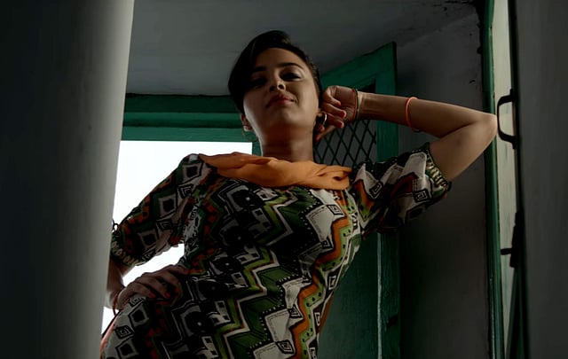 9. Swara Bhaskar in Anarkali of Araah- In the boldest choice in her career, Swara Bhasker oozes into the skin of Anaarkali, an item dancer in Avinash Das' 'Anaarkali of Aarah'. The pan-chewing, brave Anaarkali by Bhaskar is unapologetic, stylish in her own way as well as gives the 'Prem Ratan Dhan Payo' actress a chance to finally show off her acting prowess.