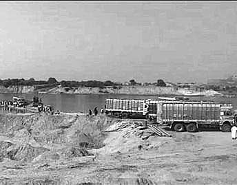 Illegal sand mining throws green norms to wind